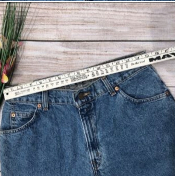 Levi’s Vintage 10950 Tapered Leg High Rise Jeans - Picture 4 of 7